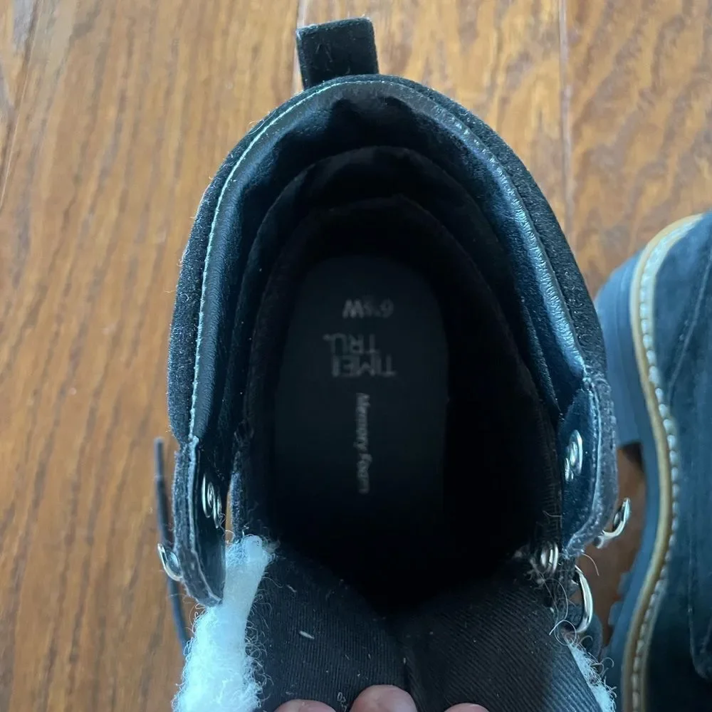 Black snow boots
